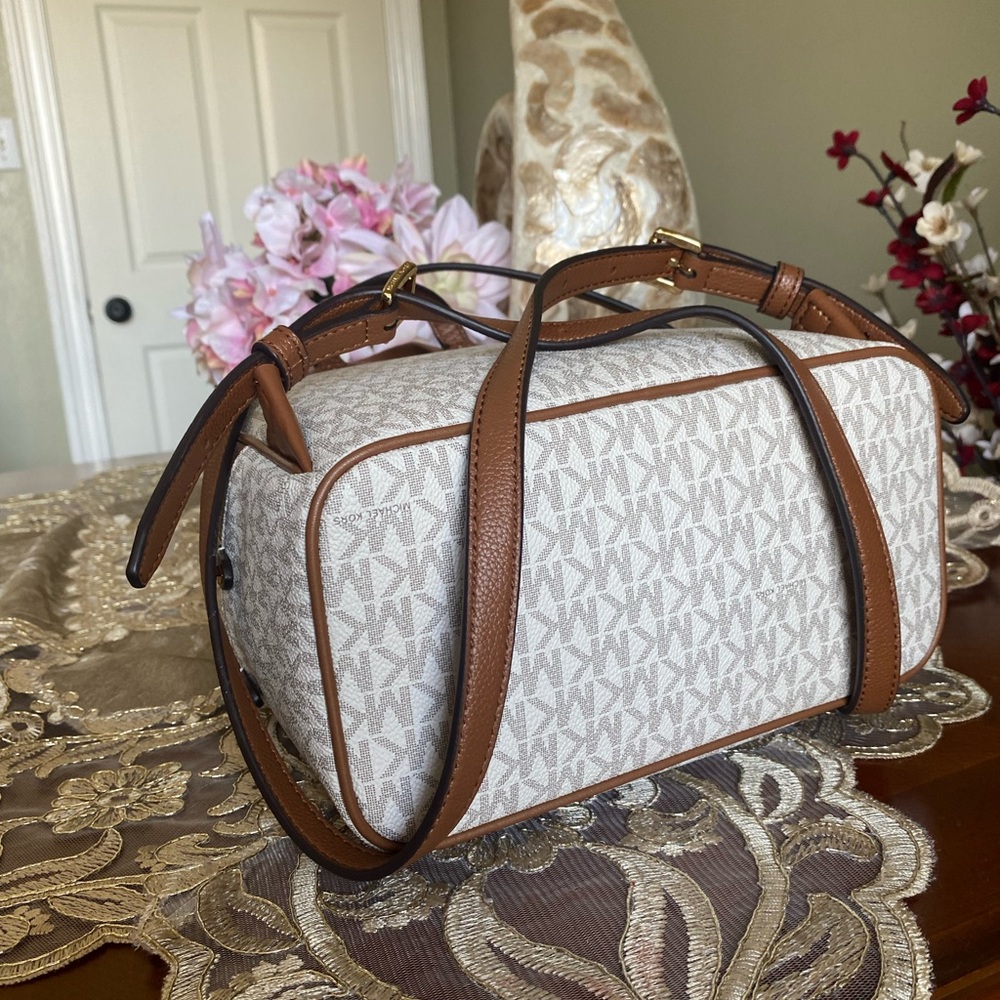 🤎 Michael Kors backpack 🤎 - Picture 7 of 11